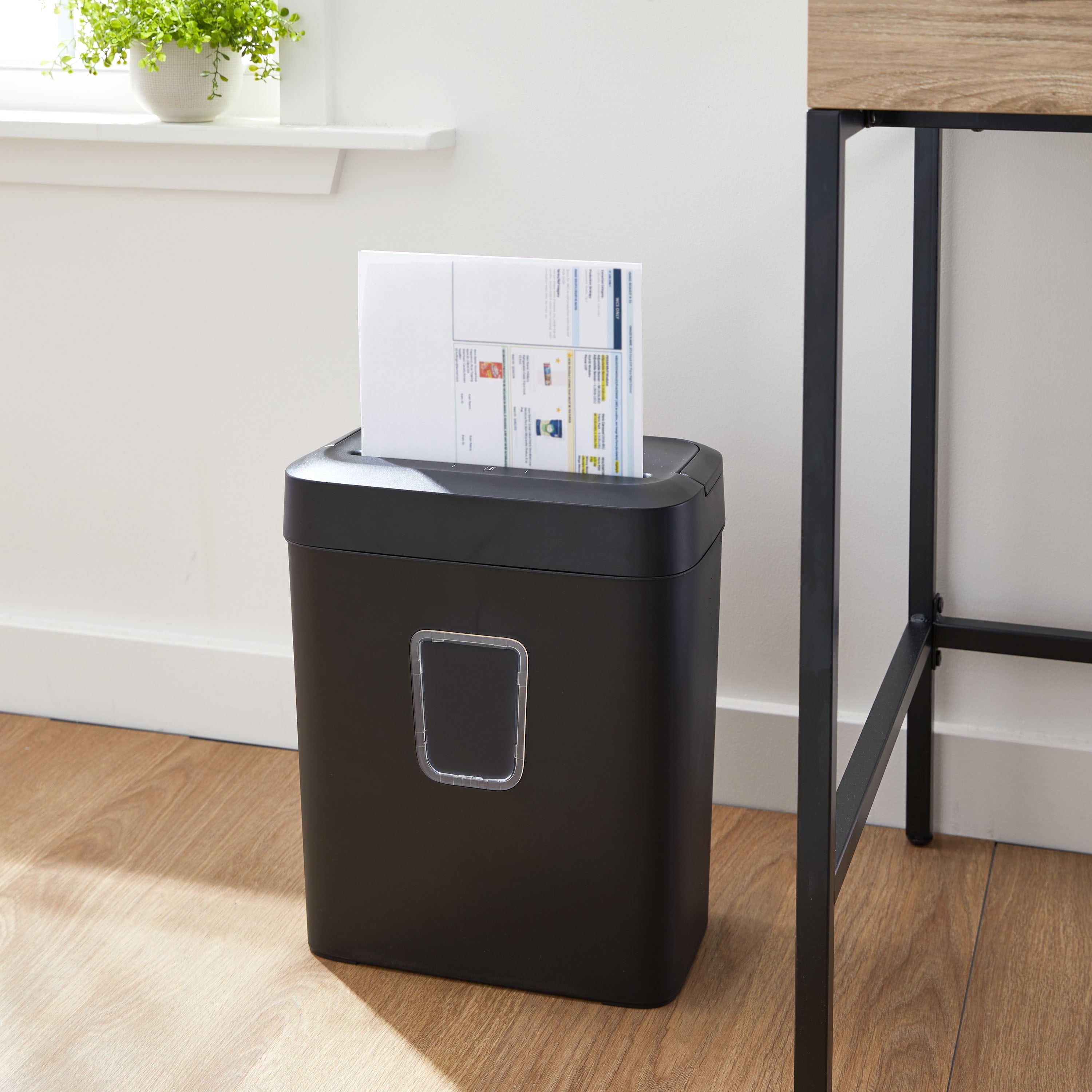 Pen+Gear 6-Sheet Cross-Cut Paper & Credit Card Shredder. 3.7-Gallon
